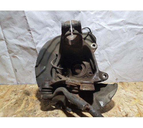 Кулак поворотный Передний Правый