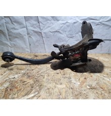 Кулак поворотный Передний Правый