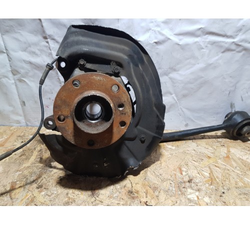 Кулак поворотный Передний Правый