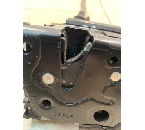 Замок двери (задний, правый)