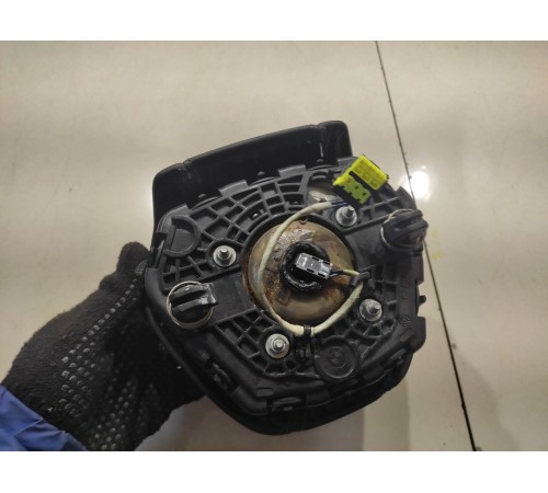 Подушка безопасности водителя