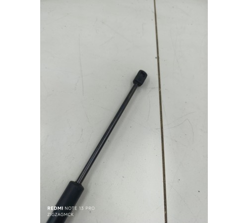 Амортизатор багажника правый