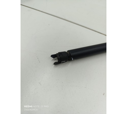 Амортизатор багажника правый