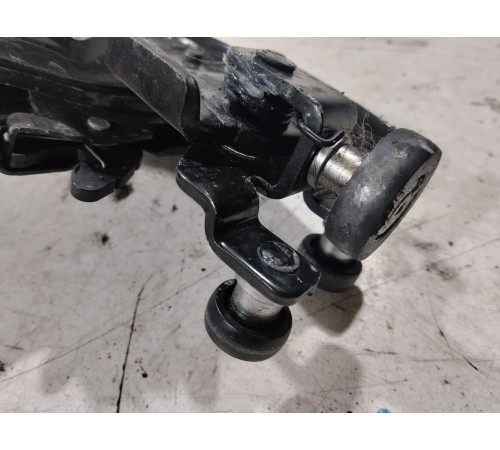 Механизм (ролик) привода сдвижной двери правый