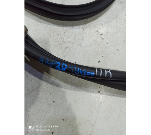 Уплотнитель двери(передний правый)