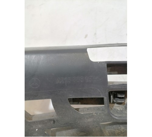 Кронштейн заднего бампера центральный