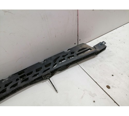 Кронштейн заднего бампера центральный