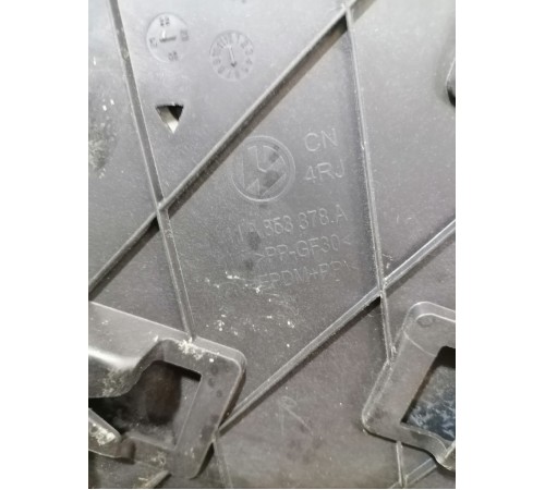 Накладка крыла правая