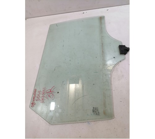 Стекло двери заднее правое