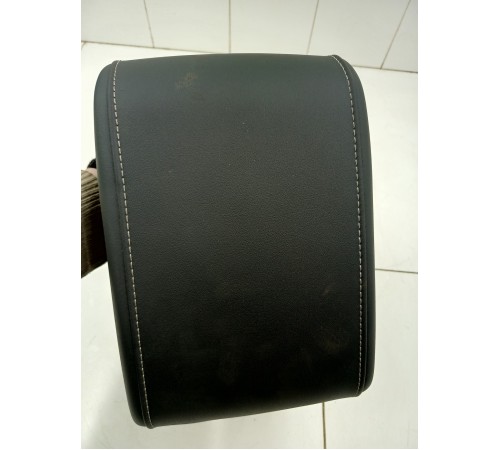 Подлокотник центральной консоли