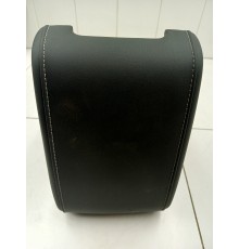 Подлокотник центральной консоли