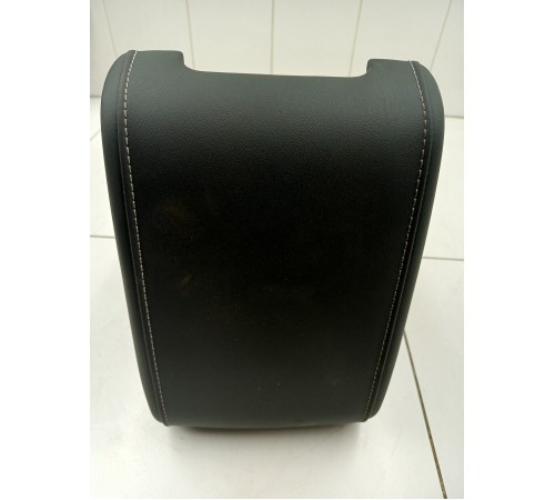 Подлокотник центральной консоли