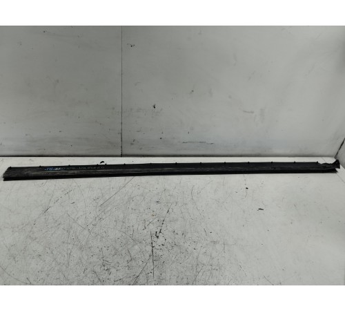 Уплотнитель двери передний левый нижний