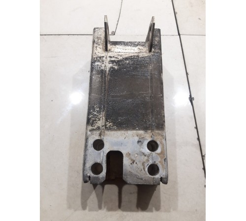 Кронштейн усилитель переднего бампера правый