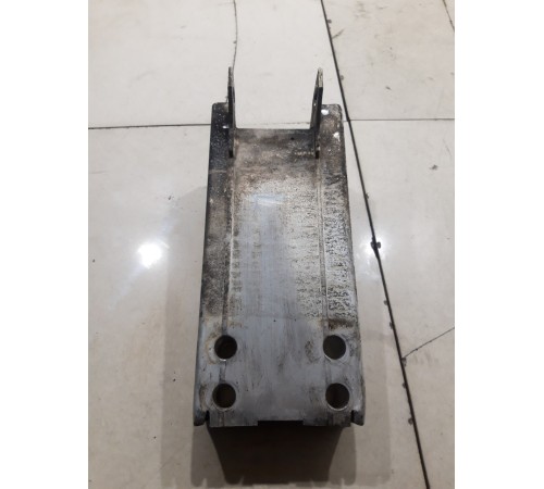 Кронштейн усилитель переднего бампера правый