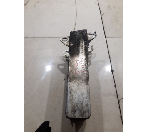 Кронштейн усилитель переднего бампера правый