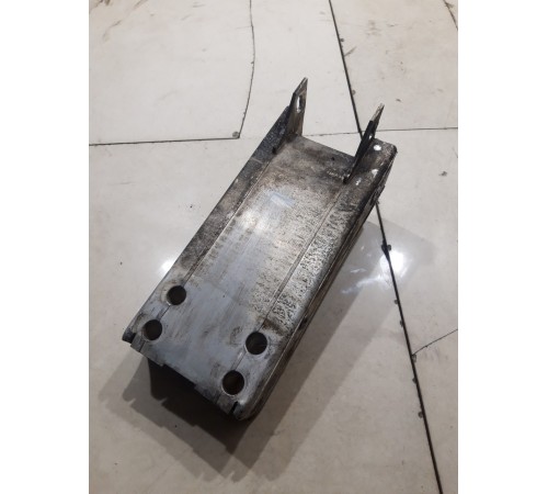 Кронштейн усилитель переднего бампера правый