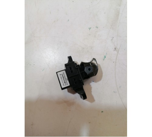 Кнопка складывания задних сидений