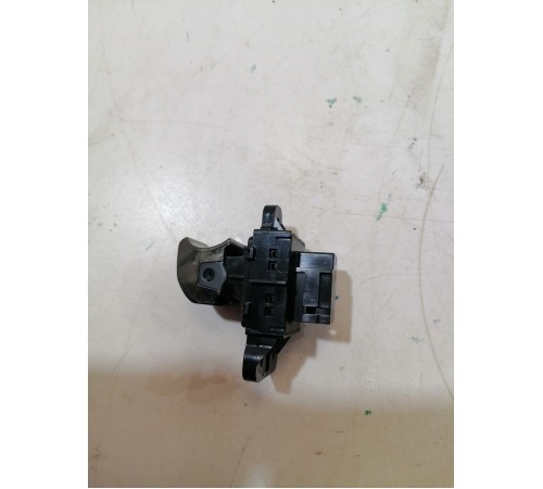 Кнопка складывания задних сидений