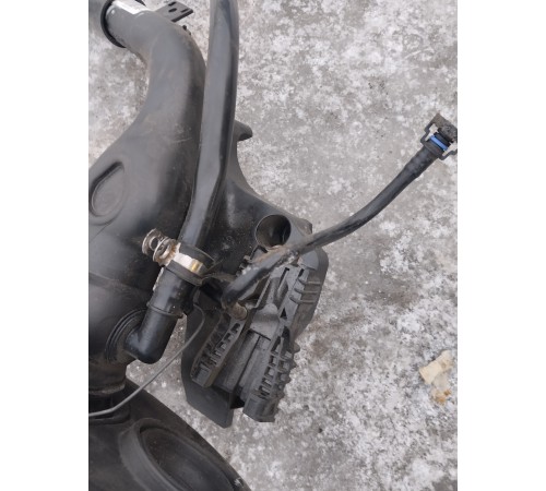 Горловина топливного бака