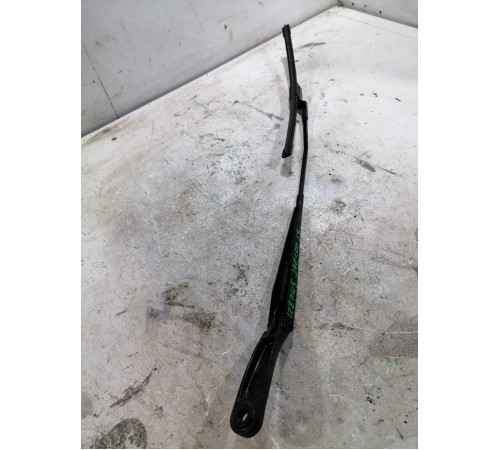 Поводок стеклоочистителя правый