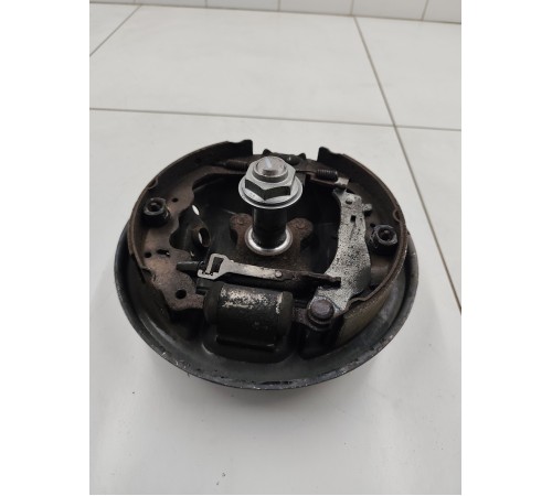 Щиток тормозного механизма задний правый