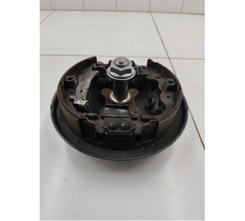 Щиток тормозного механизма задний правый