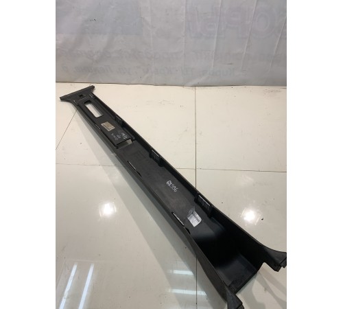 Обшивка центральной стойки (правая)