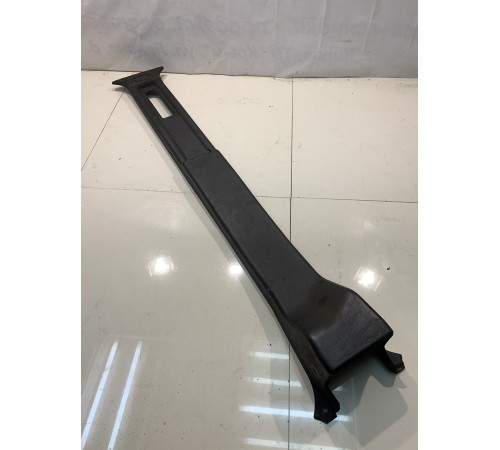 Обшивка центральной стойки (правая)