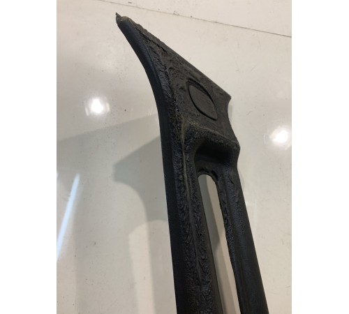 Обшивка центральной стойки (правая)