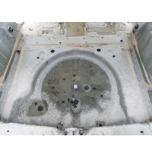 Ниша багажника запасного колеса