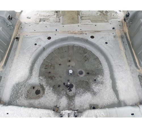 Ниша багажника запасного колеса