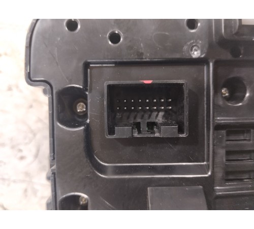 Блок кнопок центральной консоли многофункциональных