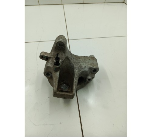 Кронштейн подвески левый