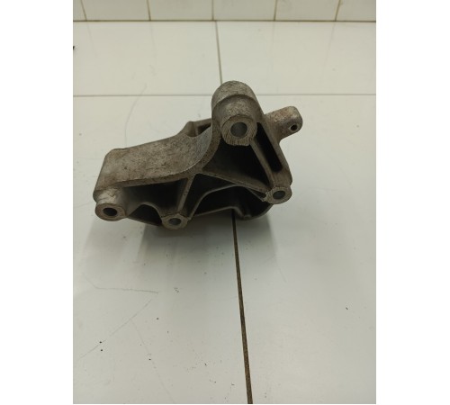 Кронштейн подвески левый