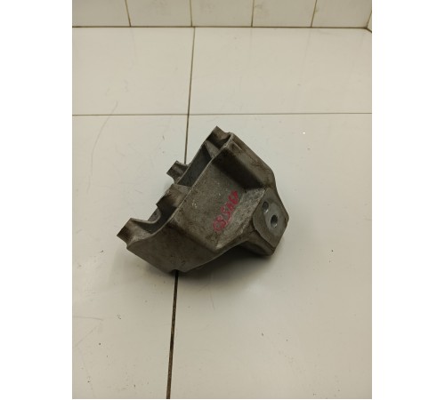 Кронштейн подвески левый