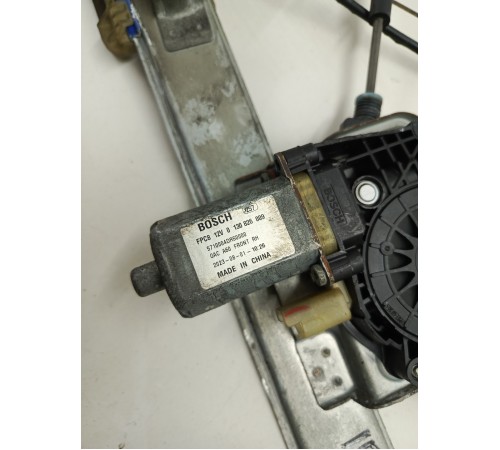 Стеклоподъёмник передний правый