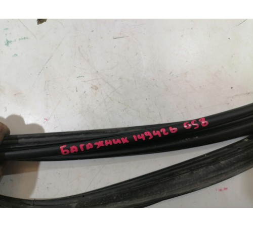 Уплотнитель крышки багажника