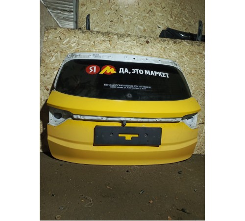 Дверь багажника со стеклом