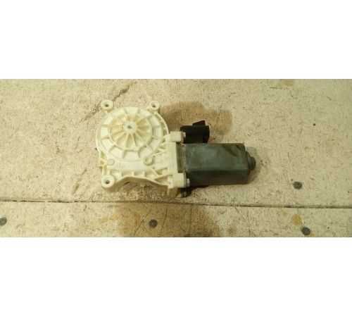 Моторчик стеклоподъемника задний правый