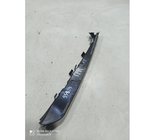 Кронштейн уплотнителя двери передний правый