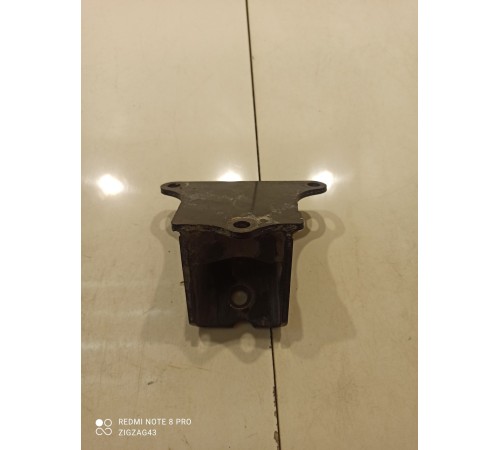 Крепление двигателя(крепеж)