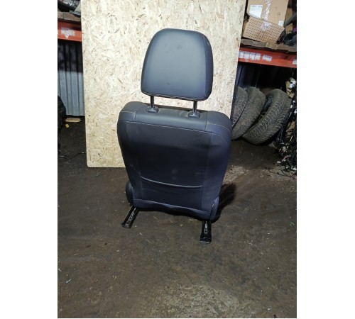 Сиденье переднее левое