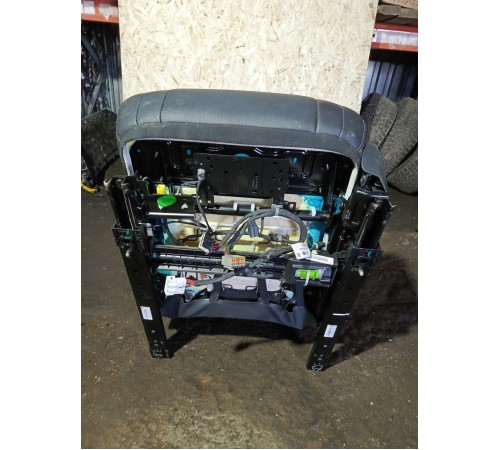 Сиденье переднее левое