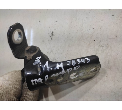 Петля двери (задняя, левая, нижняя)