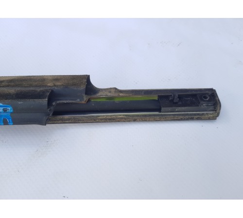 Уплотнитель стекла передний правый внешний