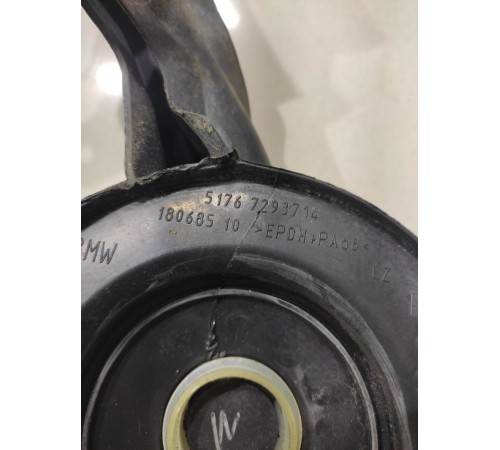 Уплотнитель капота (передний правый)