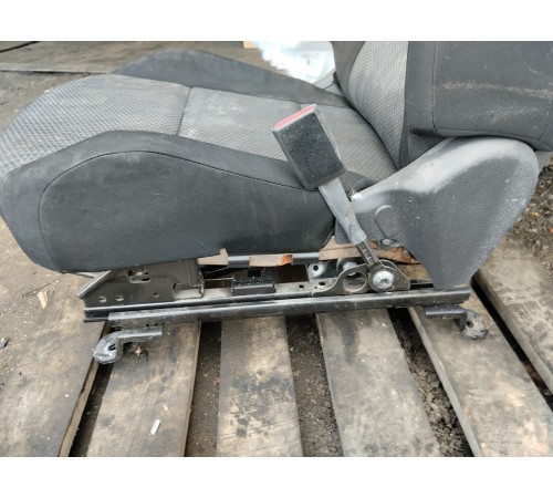 Сиденье переднее правое