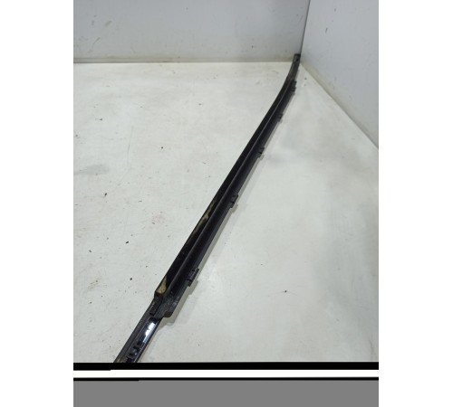 Уплотнитель стекла (задний правый наружный)