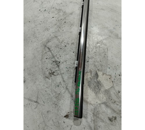 Уплотнитель стекла передний левый внешний